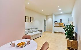 Apartamentos Delia by gaiarooms
